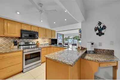 961 SE 10th Ct, Pompano Beach, FL 33060 - Photo 11