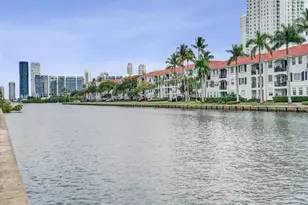 3000 NE 188th St, Miami, FL 33180 - Photo 39