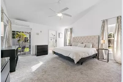 1043  Laguna Springs Dr, Weston, FL 33326 - Photo 15