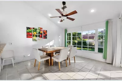 1043  Laguna Springs Dr, Weston, FL 33326 - Photo 11