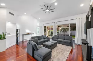 1043 Laguna Springs Dr, Weston, FL 33326 - Photo 5