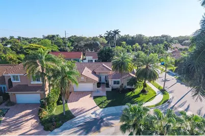 1043  Laguna Springs Dr, Weston, FL 33326 - Photo 3