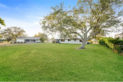 2299 SE Rainier Rd, Port Saint Lucie, FL 34952 - Photo 7