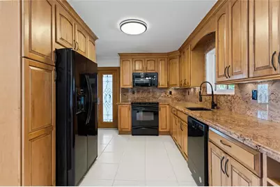 2325 NE 9th St, Pompano Beach, FL 33062 - Photo 13