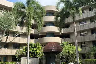 900 Colony Point Cir, Pembroke Pines, FL 33026 - Photo 1