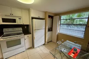 900 Colony Point Cir, Pembroke Pines, FL 33026 - Photo 5