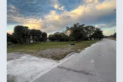 605 N 8th St, Fort Pierce, FL 34950 - Photo 5