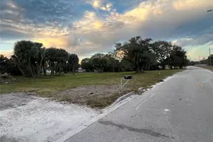 605 N 8th St, Fort Pierce, FL 34950 - Photo 5