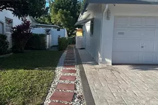 7001 NW 76th Ct, Tamarac, FL 33321 - Photo 9