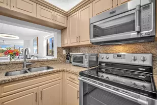 10738 W Clairmont Cir, Fort Lauderdale, FL 33321 - Photo 11