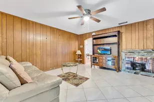 4490 NW 43rd St, Lauderdale Lakes, FL 33319 - Photo 13