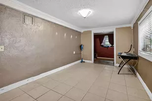 641 NE 140th St, North Miami, FL 33161 - Photo 43