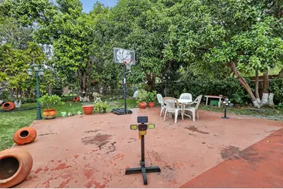 641 NE 140th St, North Miami, FL 33161 - Photo 21