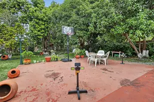 641 NE 140th St, North Miami, FL 33161 - Photo 21