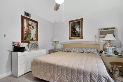 641 NE 140th St, North Miami, FL 33161 - Photo 15