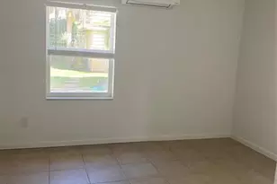 1629 NE 34th Ln, Oakland Park, FL 33334 - Photo 3