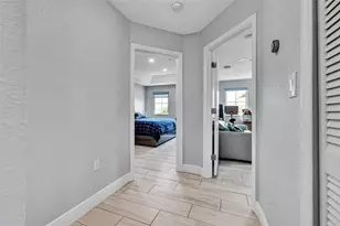 150 Jacaranda Country Club Dr, Plantation, FL 33324 - Photo 23