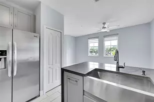 150 Jacaranda Country Club Dr, Plantation, FL 33324 - Photo 3