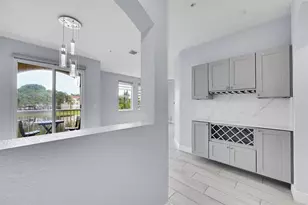 150 Jacaranda Country Club Dr, Plantation, FL 33324 - Photo 7