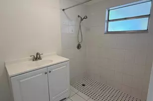 19783 NW 64th Pl, Hialeah, FL 33015 - Photo 9