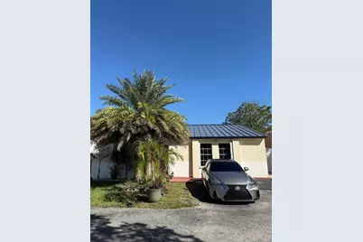 19783 NW 64th Pl, Hialeah, FL 33015 - Photo 1