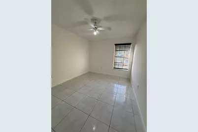 19783 NW 64th Pl, Hialeah, FL 33015 - Photo 7