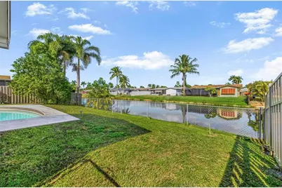 11411 NW 38th Pl, Sunrise, FL 33323 - Photo 15