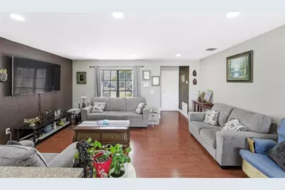 11411 NW 38th Pl, Sunrise, FL 33323 - Photo 9