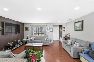 11411 NW 38th Pl, Sunrise, FL 33323 - Photo 9