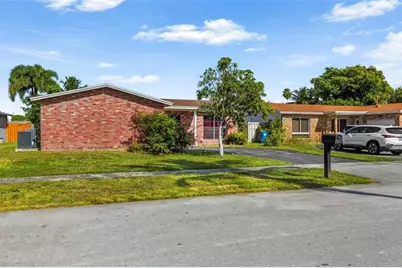 11411 NW 38th Pl, Sunrise, FL 33323 - Photo 7