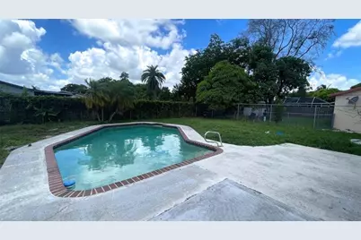 310 SW 79th Way, North Lauderdale, FL 33068 - Photo 11