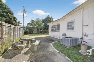 121 NW 77th Way, Pembroke Pines, FL 33024 - Photo 33