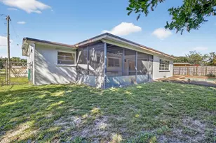 121 NW 77th Way, Pembroke Pines, FL 33024 - Photo 31