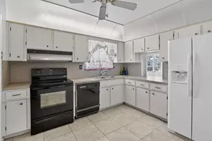 121 NW 77th Way, Pembroke Pines, FL 33024 - Photo 11