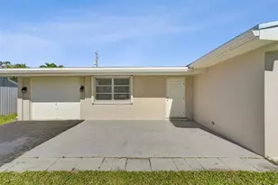 8211 NW 10th St, Pembroke Pines, FL 33024 - Photo 3