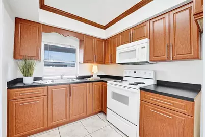 8211 NW 10th St, Pembroke Pines, FL 33024 - Photo 13