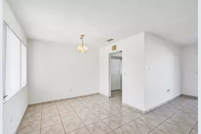 8211 NW 10th St, Pembroke Pines, FL 33024 - Photo 11