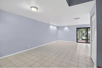 1261 NW 99th Ter, Unit #47, Pembroke Pines, FL 33024 - Photo 13