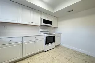 8010 SW 7th St, North Lauderdale, FL 33068 - Photo 3
