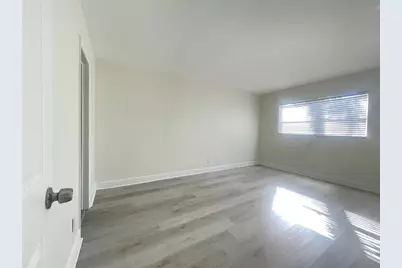 8010 SW 7th St, North Lauderdale, FL 33068 - Photo 33