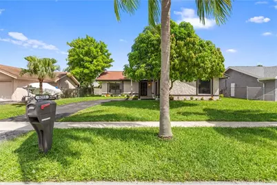 8211 SW 13th Ct, North Lauderdale, FL 33068 - Photo 3