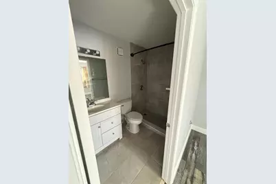 320 E Palm Cir E, Unit #320, Pembroke Pines, FL 33025 - Photo 11