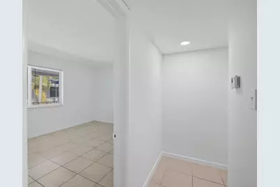 1821  Middle River Dr, Unit #11, Fort Lauderdale, FL 33305 - Photo 13