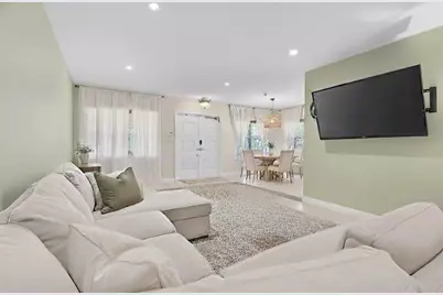 301 SE 8th Ct, Pompano Beach, FL 33060 - Photo 7