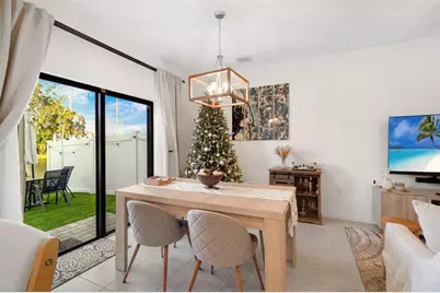 659 NW 204th St, Miami, FL 33169 - Photo 11