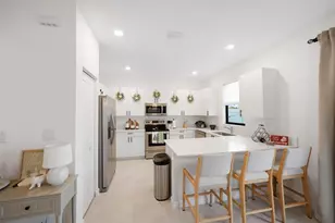 659 NW 204th St, Miami, FL 33169 - Photo 5