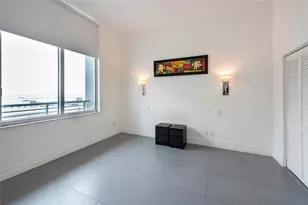 325 S Biscayne Blvd, Miami, FL 33131 - Photo 13
