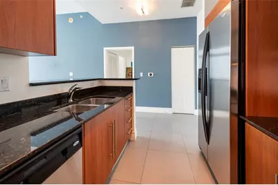 325 S Biscayne Blvd, Unit #Lph16, Miami, FL 33131 - Photo 11