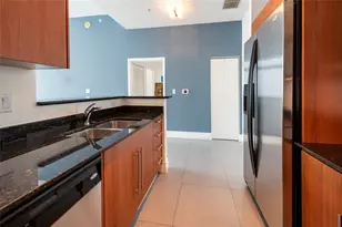 325 S Biscayne Blvd, Miami, FL 33131 - Photo 11