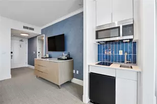 4401 Collins Ave, Miami Beach, FL 33140 - Photo 19